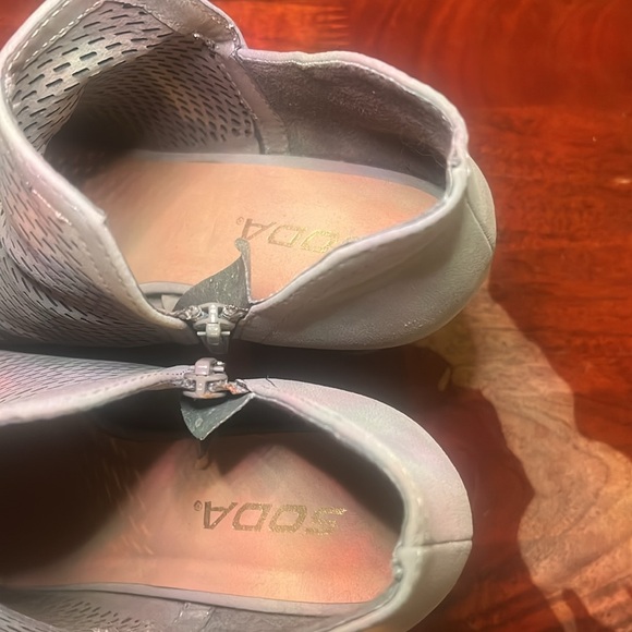 Open toe booties - Picture 3 of 4